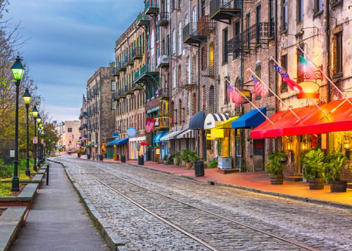 historic street in downtown savannah georgia