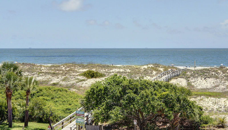 beach boardwalk over dunes in tybee island